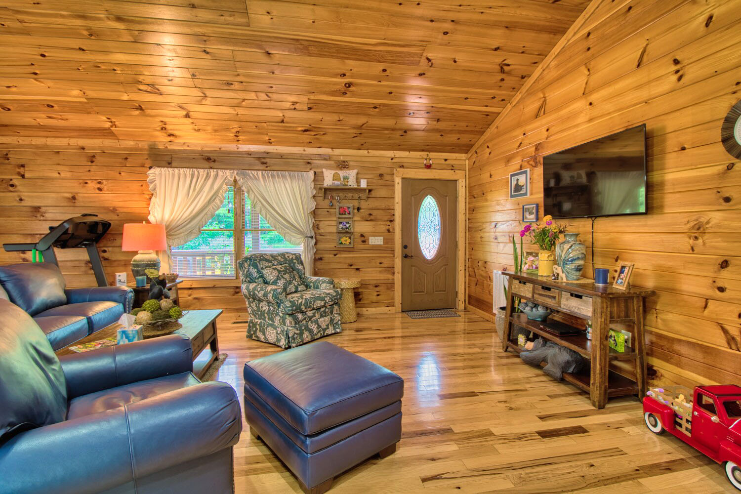 MLS #4410441 | 1.76 acres | Cabin in gated Hearthstone Ridge