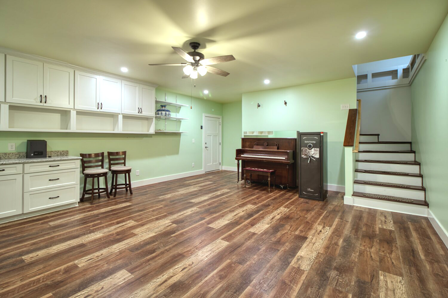 MLS #  4387731 | 3.09 acres | Cabin w/barn and fencing in gated Hearthstone Ridge