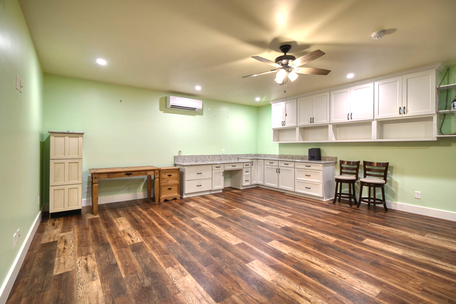 MLS #  4387731 | 3.09 acres | Cabin w/barn and fencing in gated Hearthstone Ridge
