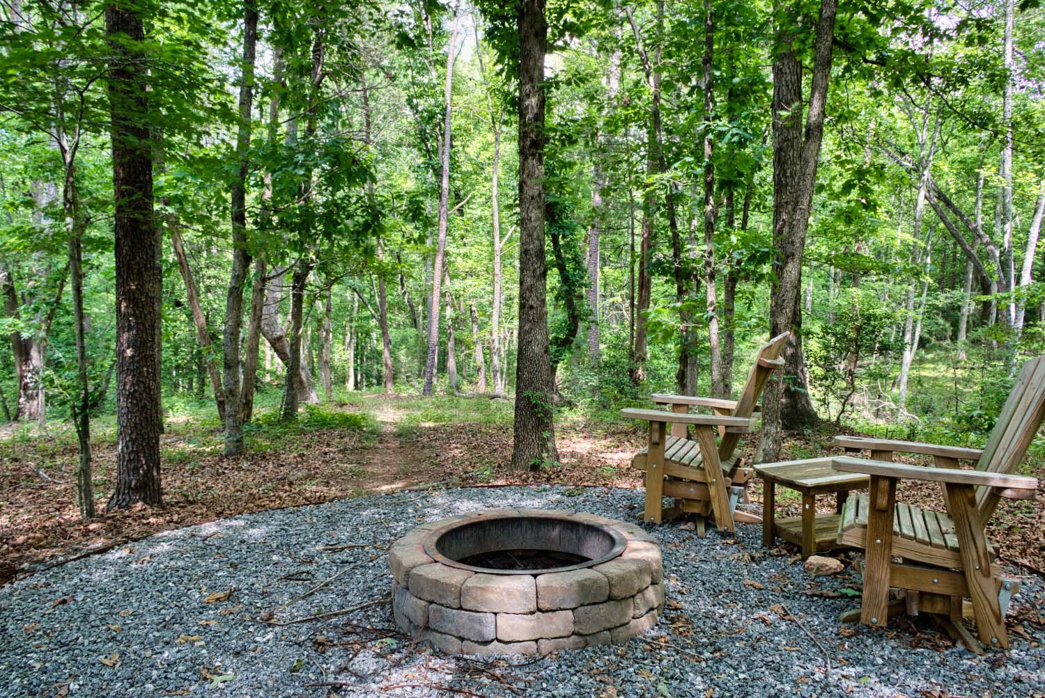 MLS #  4387731 | 3.09 acres | Cabin w/barn and fencing in gated Hearthstone Ridge