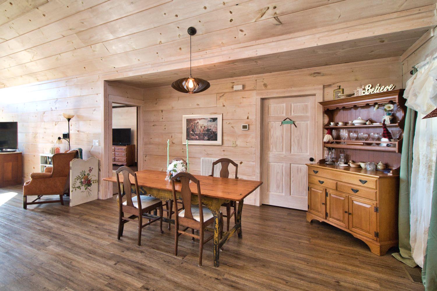 MLS # 4319903 | 2.55 acres | New log cabin w/barn in gated Hearthstone Ridge