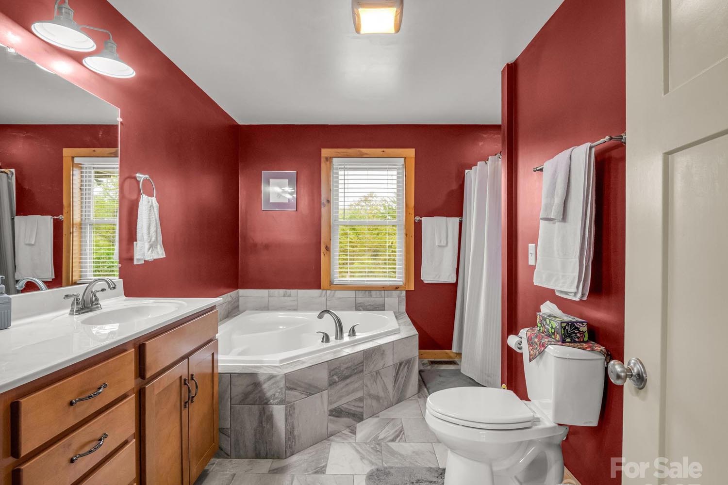 MLS # 4317464 | 4.60 acres | Cabin w/barn in gated Hearthstone Ridge