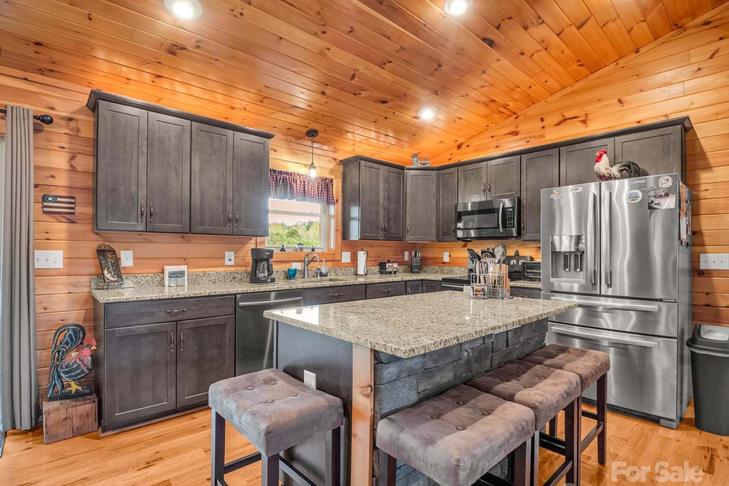 MLS # 4317464 | 4.60 acres | Cabin w/barn in gated Hearthstone Ridge